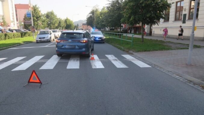 Řidič srazil ženu na přechodu